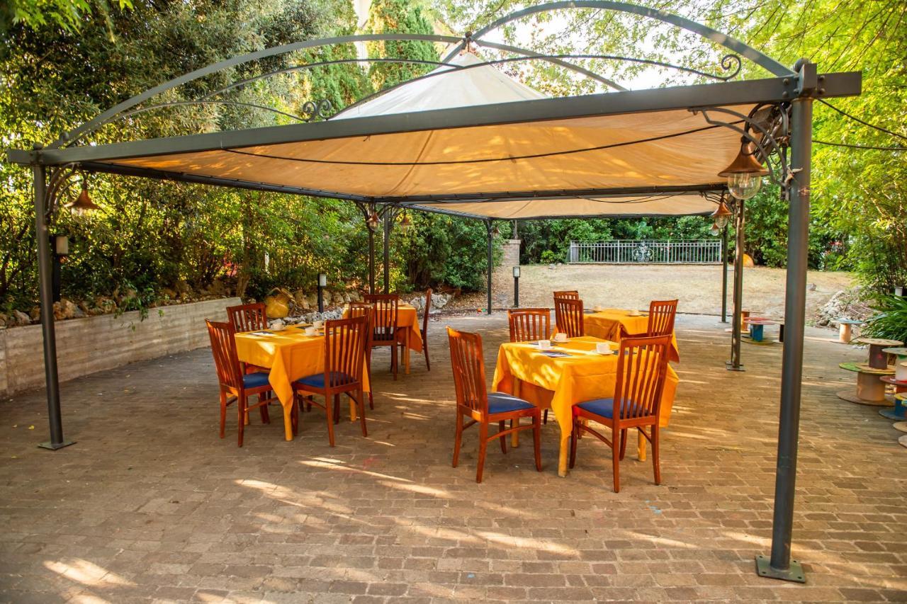 Hotel Ostello Settecolli Sport Filottrano Buitenkant foto