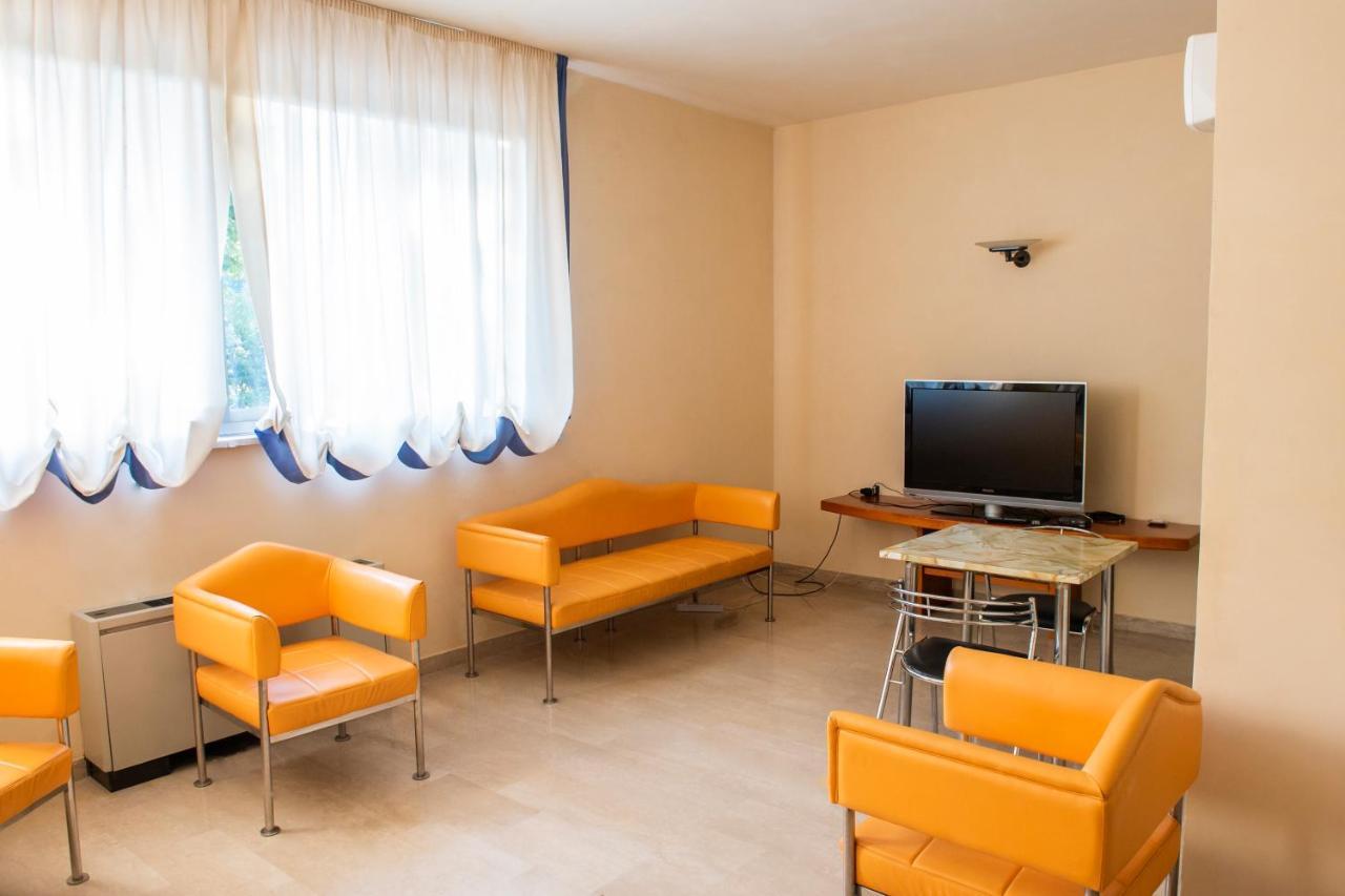 Hotel Ostello Settecolli Sport Filottrano Buitenkant foto