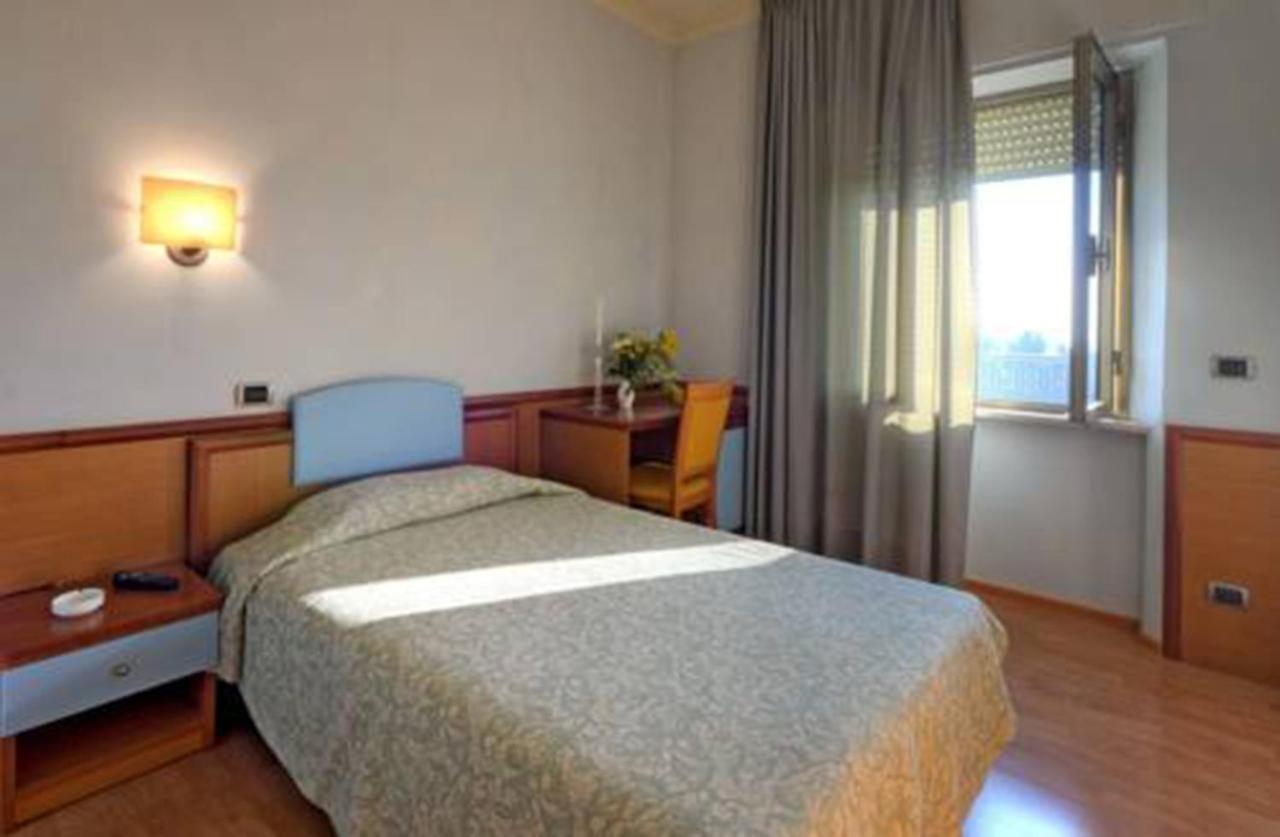 Hotel Ostello Settecolli Sport Filottrano Buitenkant foto