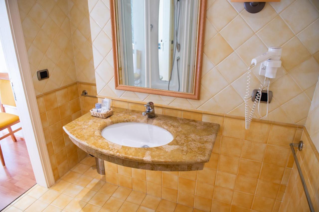 Hotel Ostello Settecolli Sport Filottrano Buitenkant foto