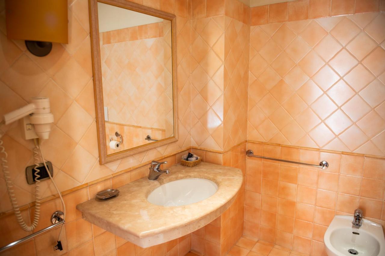 Hotel Ostello Settecolli Sport Filottrano Buitenkant foto