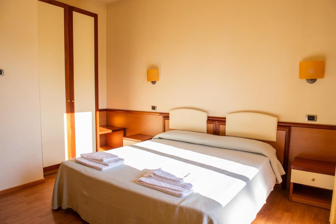 Hotel Ostello Settecolli Sport Filottrano Buitenkant foto